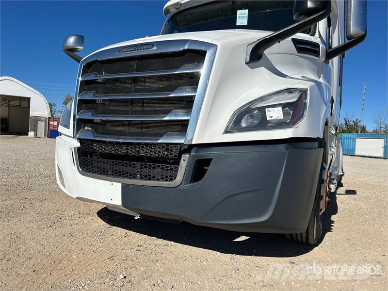 Freightliner Cascadia 126 6x4 T/A Sleeper Truck Tractor Camiones tractor