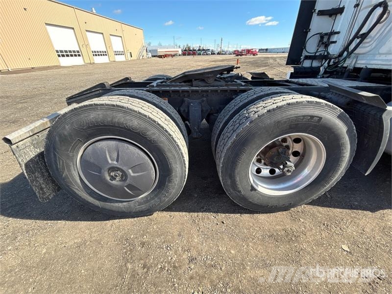 Freightliner Cascadia 126 6x4 T/A Sleeper Truck Tractor Tractores (camiões)