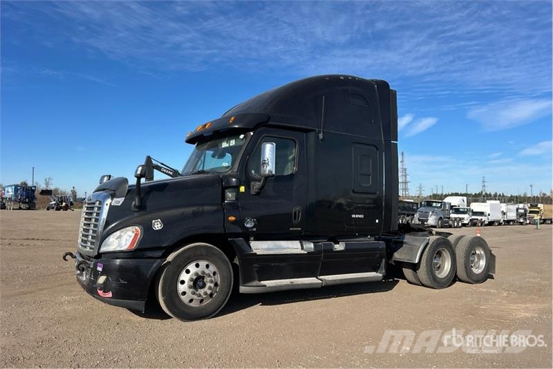 Freightliner Cascadia 125 6x4 T/A Sleeper Truck Tractor Седельные тягачи