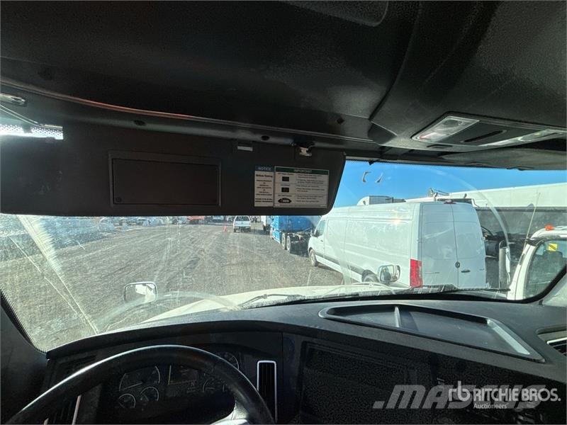 Freightliner Cascadia 126 6x4 T/A Sleeper Truck Tractor Влекачи