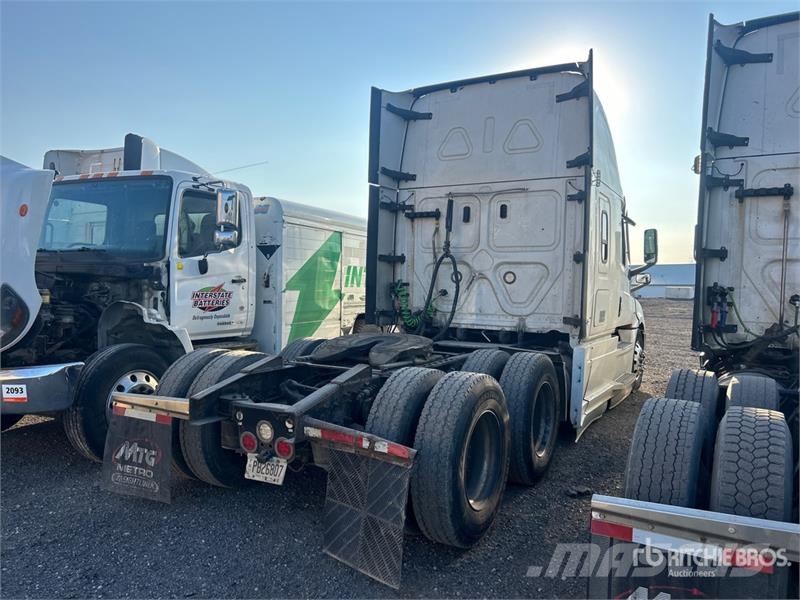 Freightliner Cascadia 126 6x4 T/A Sleeper Truck Tractor Vlačilci