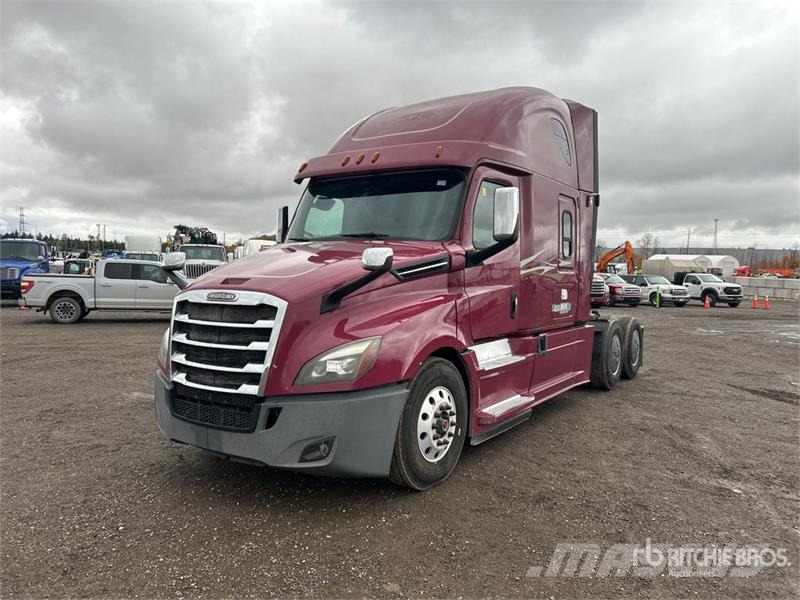 Freightliner Cascadia 126 6x4 T/A Sleeper Truck Tractor Cavalos mecânicos