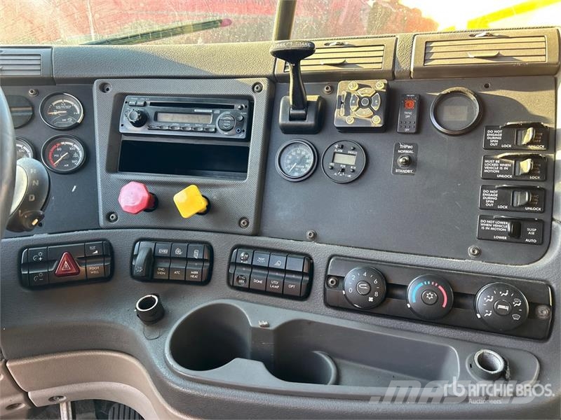 Freightliner Cascadia 125 6x4 T/A Sleeper Truck Tractor Sattelzugmaschinen