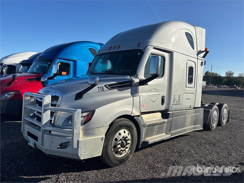 Freightliner Cascadia 126 6x4 T/A Sleeper Truck Tractor Tractor Units