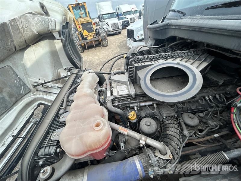 Freightliner Cascadia 126 6x4 T/A Sleeper Truck Tractor Sattelzugmaschinen