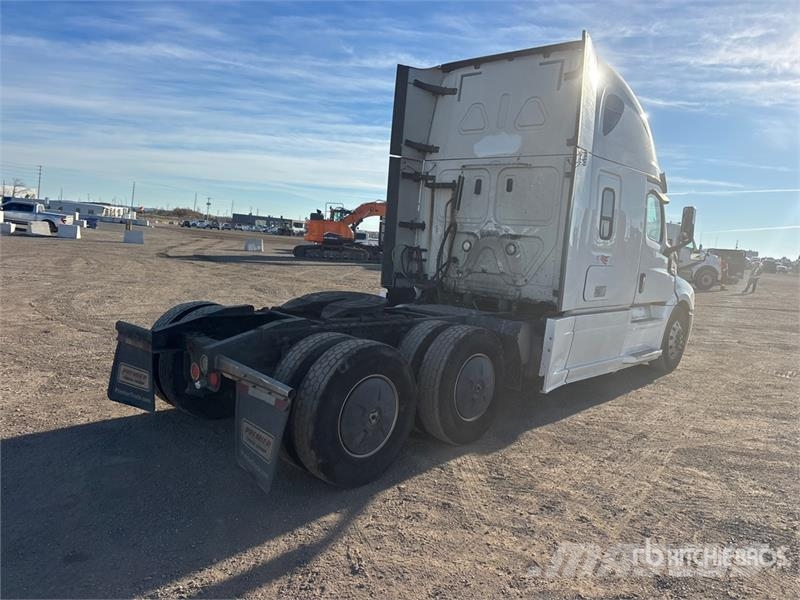 Freightliner Cascadia 126 6x4 T/A Sleeper Truck Tractor Влекачи