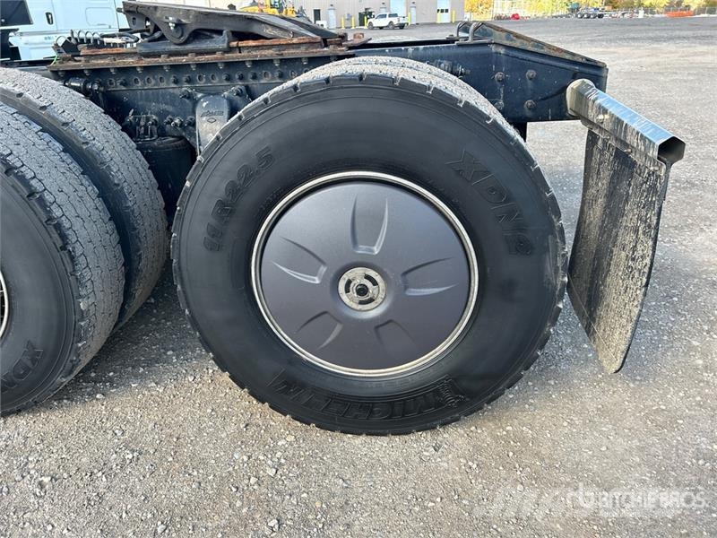 Freightliner Cascadia 126 وحدات الجر