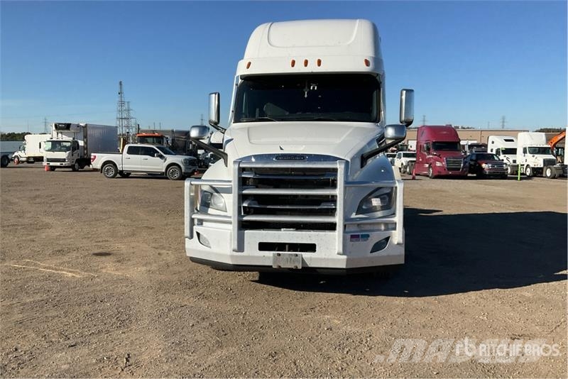 Freightliner Cascadia 126 6x4 T/A Sleeper Truck Tractor وحدات الجر