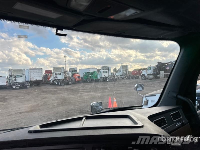 Freightliner Cascadia 126 6x4 T/A Sleeper Truck Tractor Trekkers