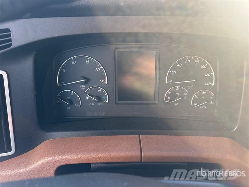 Freightliner Cascadia 126 وحدات الجر
