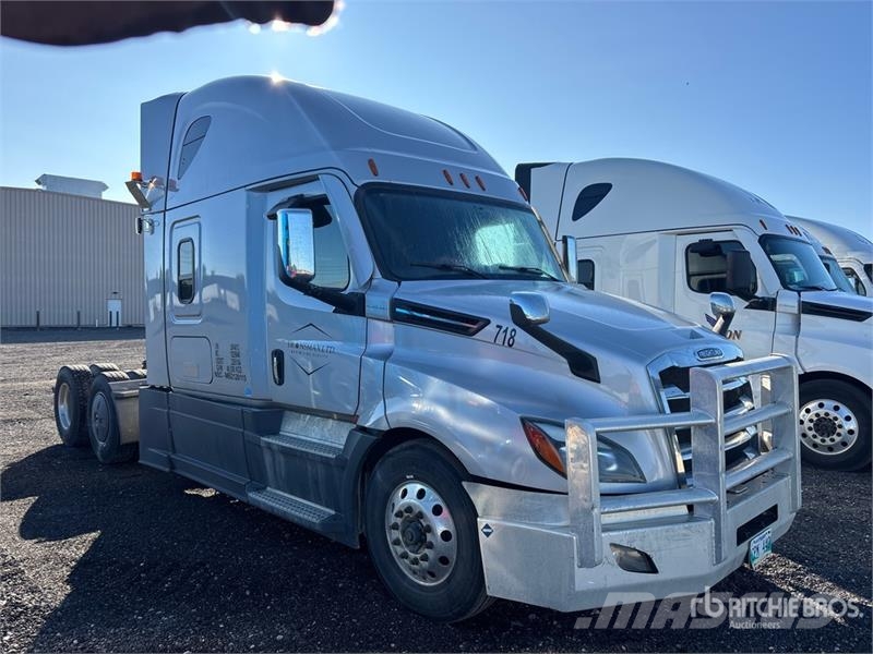 Freightliner Cascadia 126 6x4 T/A Sleeper Truck Tractor Tractor Units