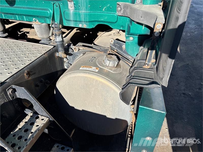 Freightliner Cascadia 126 6x4 T/A Sleeper Truck Tractor Sattelzugmaschinen