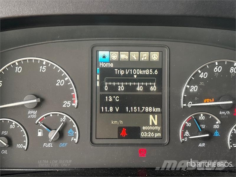 Freightliner Cascadia 126 6x4 T/A Sleeper Truck Tractor Vetopöytäautot