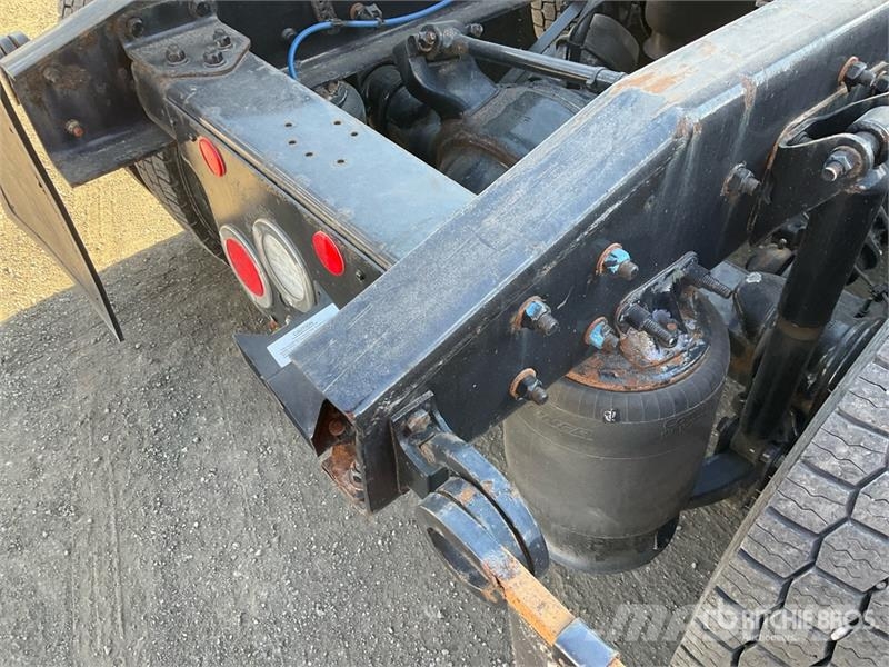 Freightliner Cascadia 126 6x4 T/A Sleeper Truck Tractor وحدات الجر