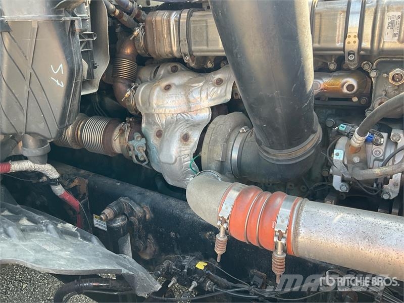Freightliner Cascadia 126 6x4 T/A Sleeper Truck Tractor Sattelzugmaschinen