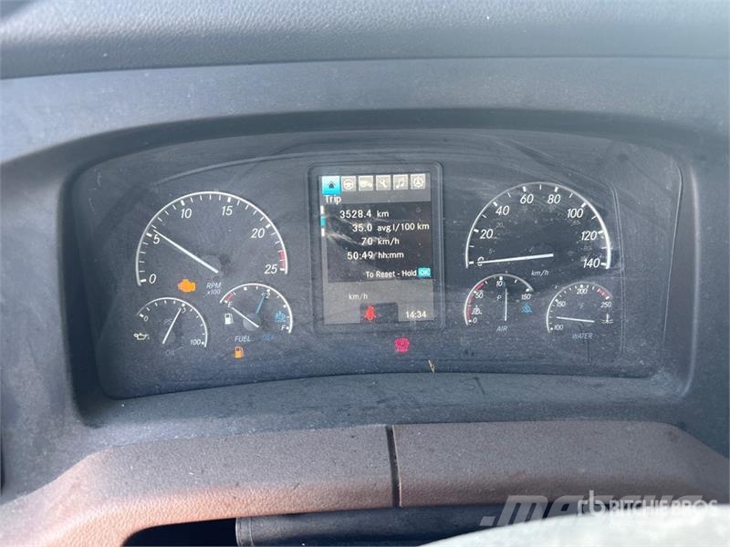 Freightliner Cascadia 126 6x4 T/A Sleeper Truck Tractor Тягачі