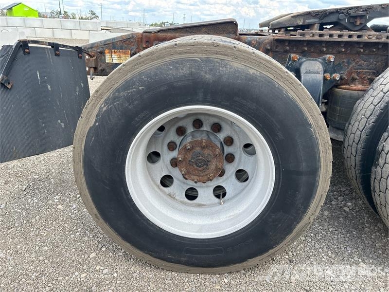 Freightliner Cascadia 125 6x4 T/A Sleeper Truck Tractor Truck Tractor Units