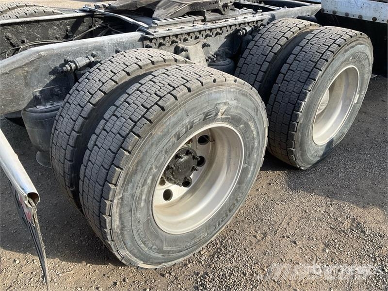 Freightliner Cascadia 126 وحدات الجر