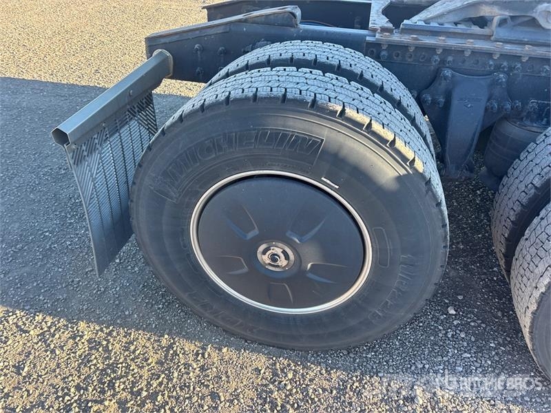 Freightliner Cascadia 126 وحدات الجر