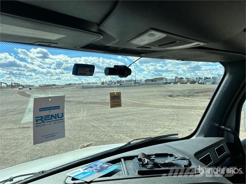 Freightliner Cascadia 126 6x4 T/A Sleeper Truck Tractor وحدات الجر