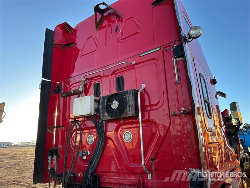 Freightliner Cascadia 125 6x4 T/A Sleeper Truck Tractor Sattelzugmaschinen