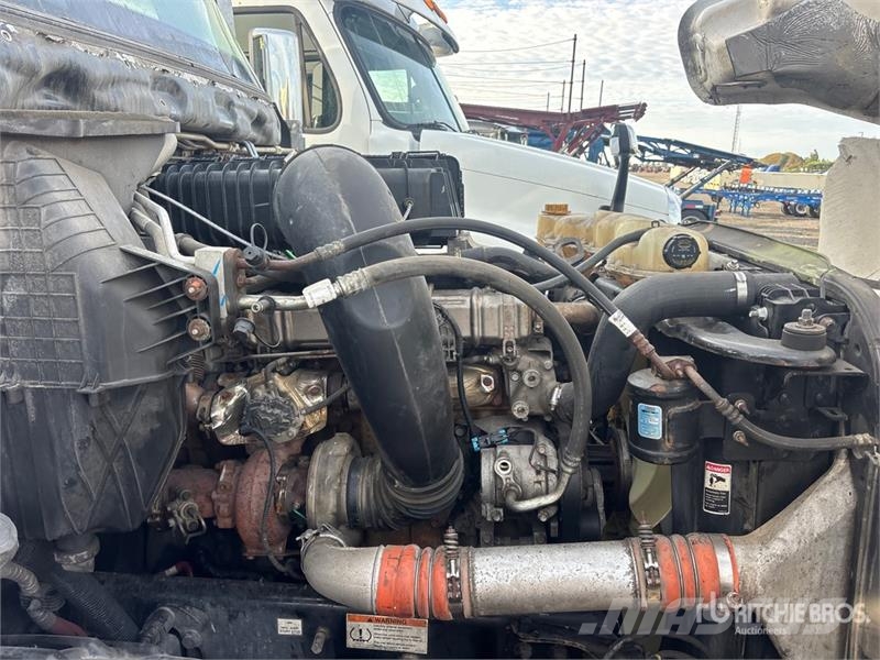 Freightliner Cascadia 126 6x4 T/A Sleeper Truck Tractor 曳引機組件