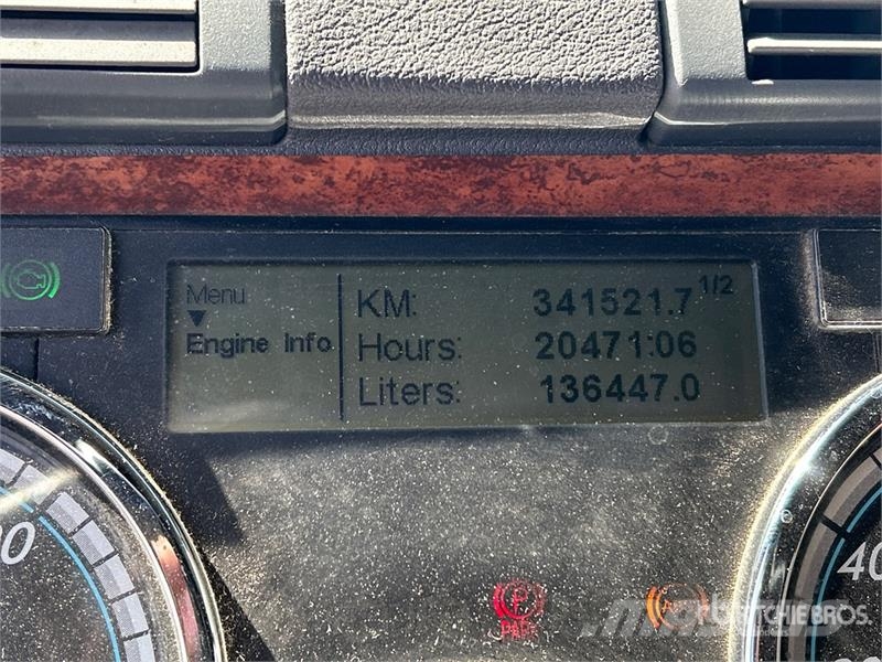 Freightliner Cascadia 125 6x4 T/A Sleeper Truck Tractor Tractor Units