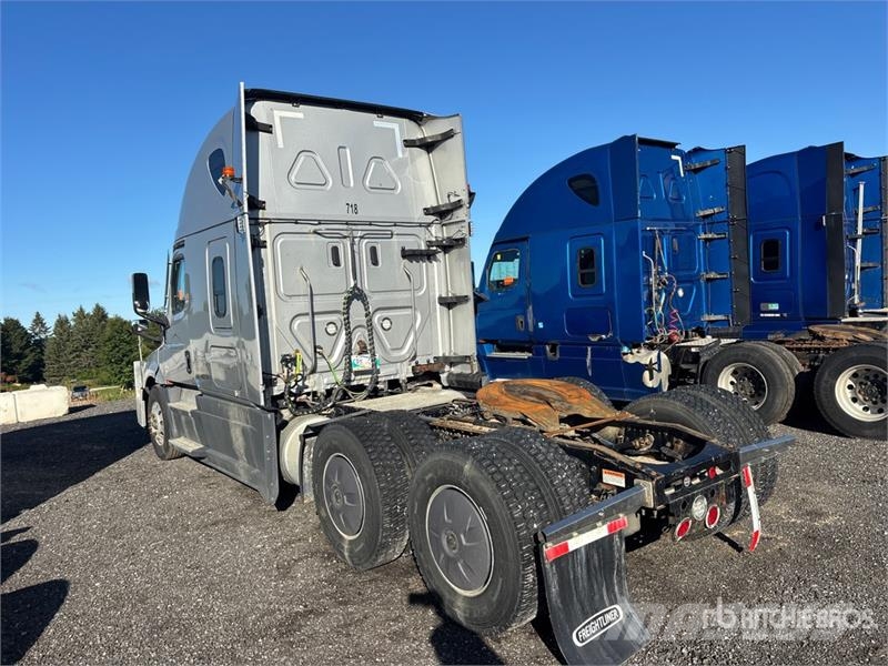 Freightliner Cascadia 126 6x4 T/A Sleeper Truck Tractor Tractor Units