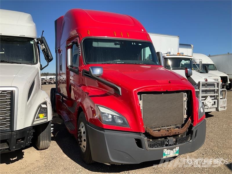 Freightliner Cascadia 126 6x4 T/A Sleeper Truck Tractor (Inoper وحدات الجر