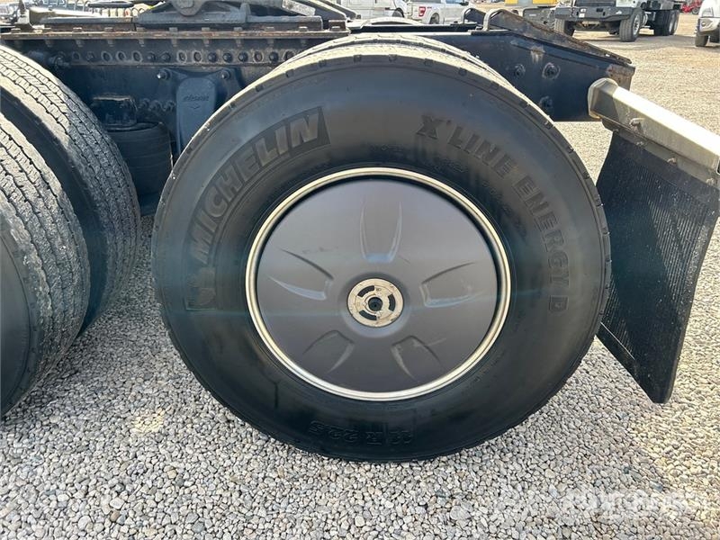 Freightliner Cascadia 126 وحدات الجر