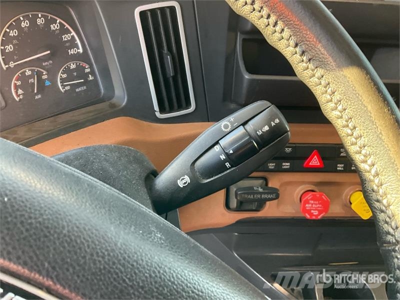 Freightliner Cascadia 126 6x4 T/A Sleeper Truck Tractor Motrici e Trattori Stradali