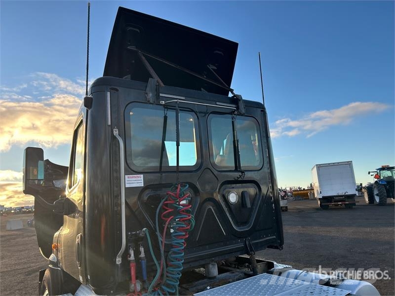 Freightliner Cascadia 125 Truck Tractor Units