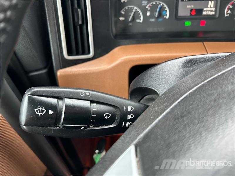 Freightliner Cascadia 126 وحدات الجر