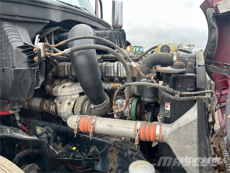 Freightliner Cascadia 126 6x4 T/A Sleeper Truck Tractor Cavalos mecânicos