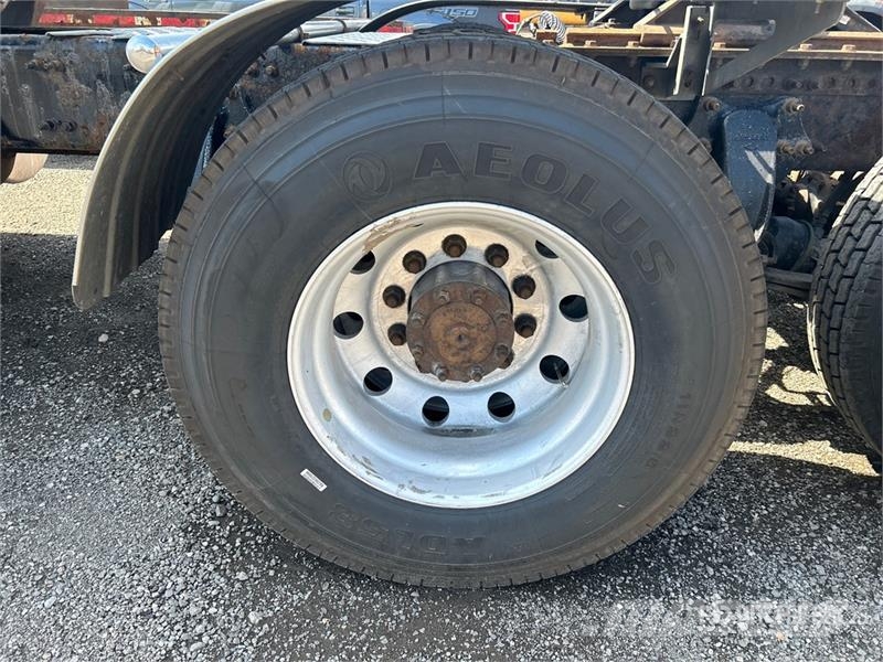 Freightliner Cascadia 126 6x4 T/A Sleeper Truck Tractor 曳引機組件