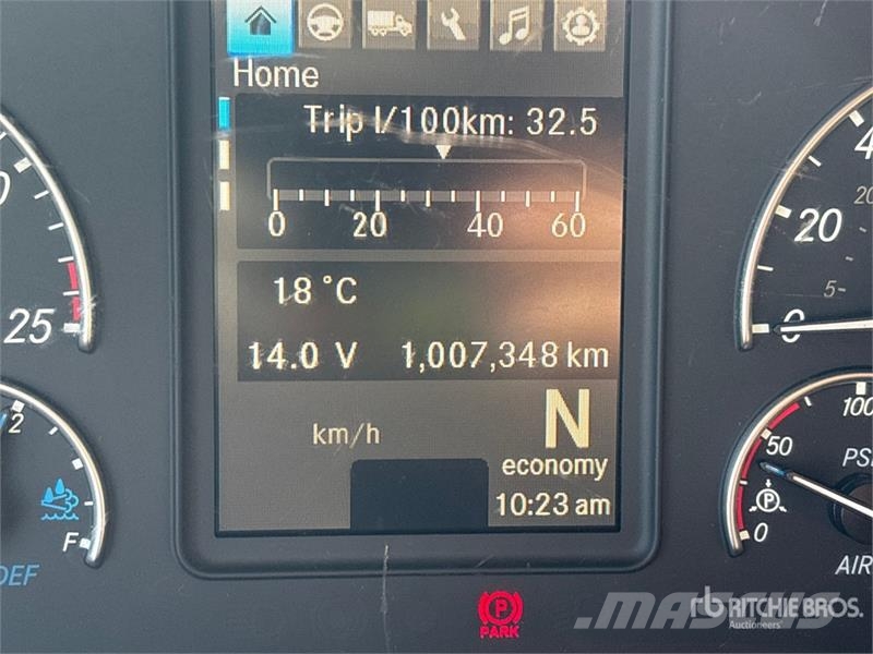 Freightliner Cascadia 126 6x4 T/A Sleeper Truck Tractor Truck Tractor Units