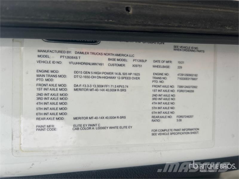 Freightliner Cascadia 126 T/A Sleeper Truck Tractor Tractor Units