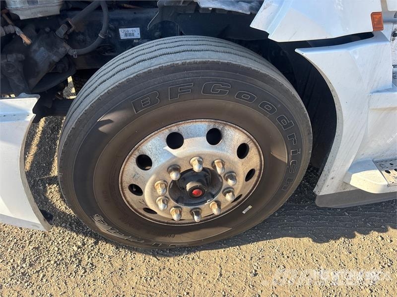 Freightliner Cascadia 126 Тягачі