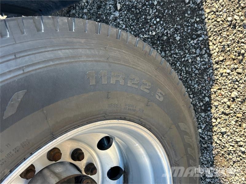 Freightliner Cascadia 126 6x4 T/A Sleeper Truck Tractor Седельные тягачи