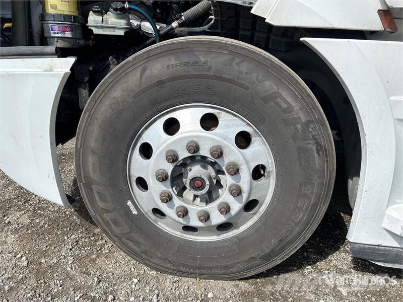 Freightliner Cascadia 126 6x4 T/A Sleeper Truck Tractor Vilcēji
