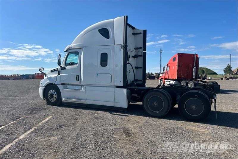 Freightliner Cascadia 126 6x4 T/A Sleeper Truck Tractor Nyergesvontatók