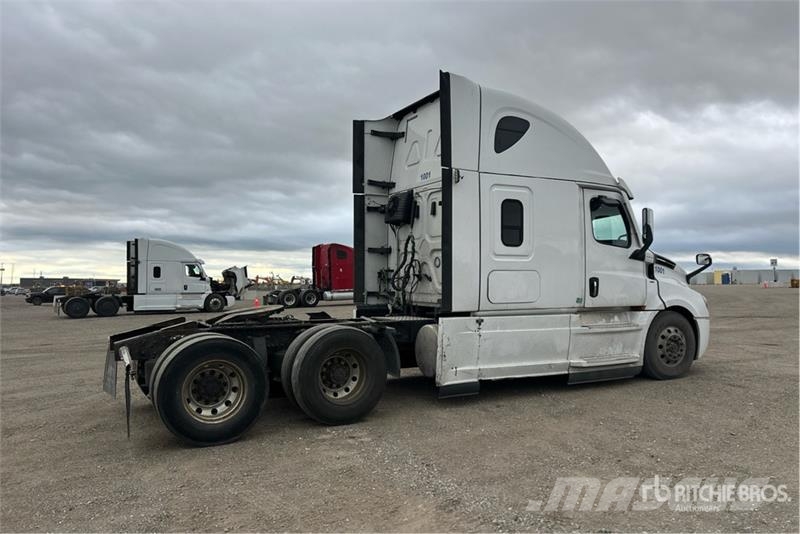 Freightliner Cascadia 126 6x4 T/A Sleeper Truck Tractor 曳引機組件