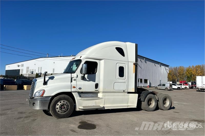 Freightliner Cascadia 125 6x4 T/A Sleeper Truck Tractor 曳引機組件