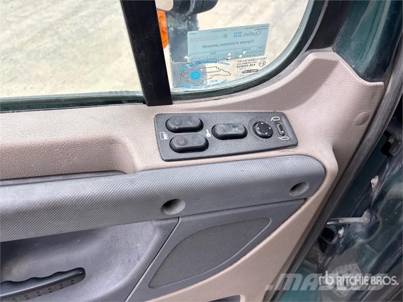Freightliner Cascadia 125 6x4 T/A Sleeper Truck Tractor Vetopöytäautot