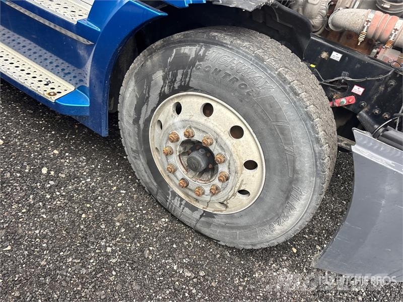 Freightliner Cascadia 126 6x4 T/A Sleeper Truck Tractor Tegljači
