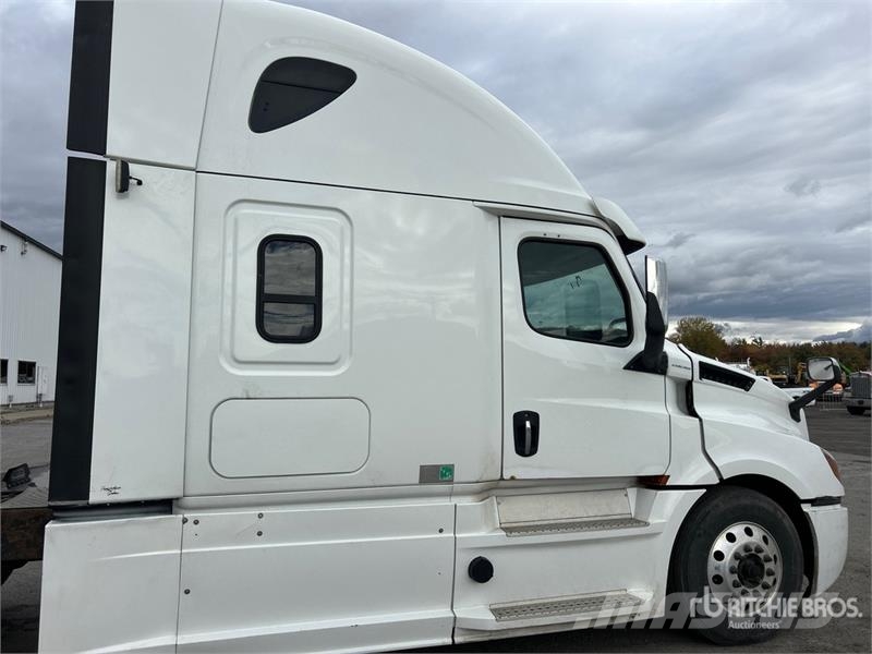 Freightliner Cascadia 126 6x4 T/A Sleeper Truck Tractor Motrici e Trattori Stradali