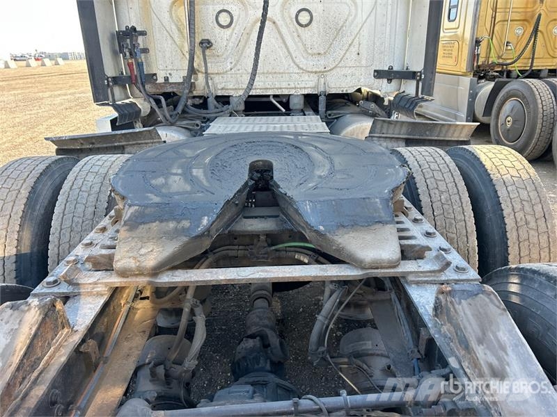 Freightliner Cascadia 126 6x4 T/A Sleeper Truck Tractor Sattelzugmaschinen