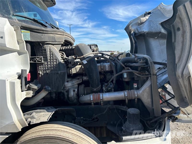 Freightliner Cascadia 126 6x4 T/A Sleeper Truck Tractor Sattelzugmaschinen