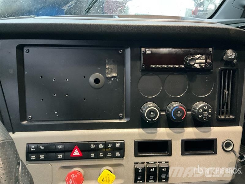Freightliner Cascadia 126 Truck Tractor Units