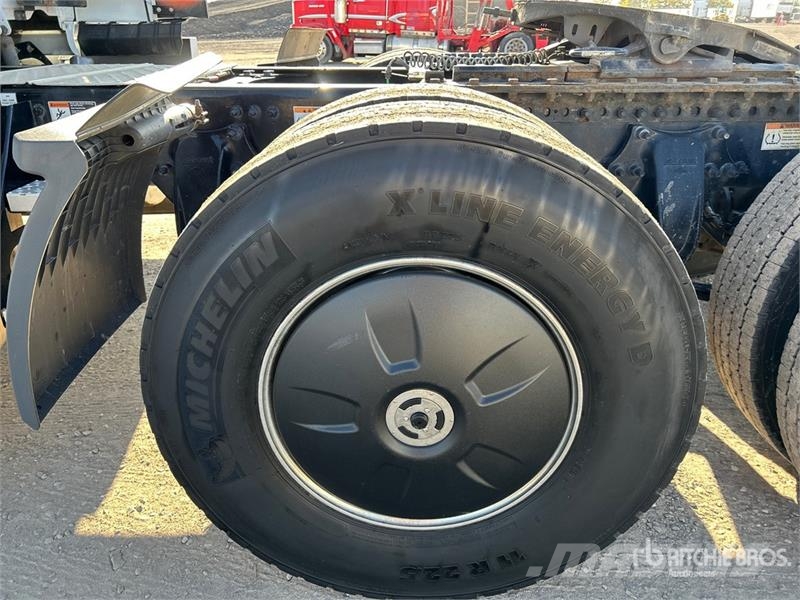 Freightliner Cascadia 126 وحدات الجر